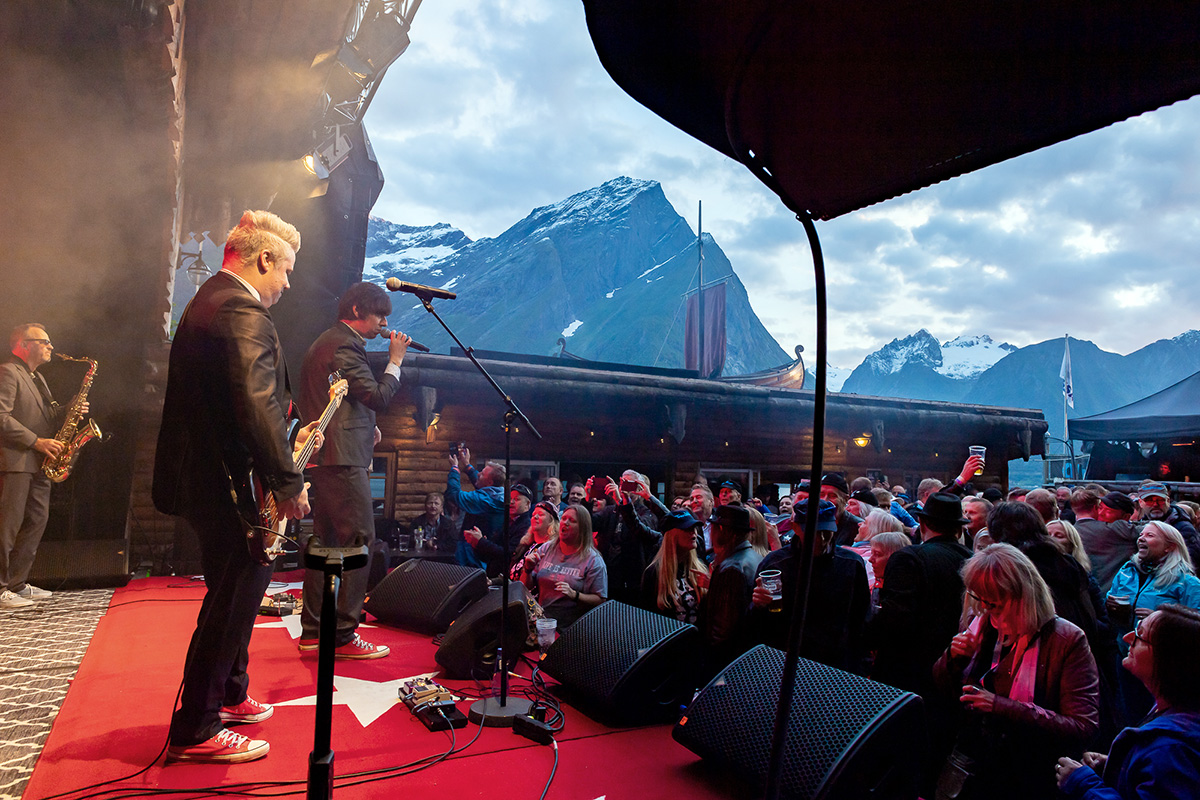 Eksotisk besøk på verdens vakreste bluesfestival