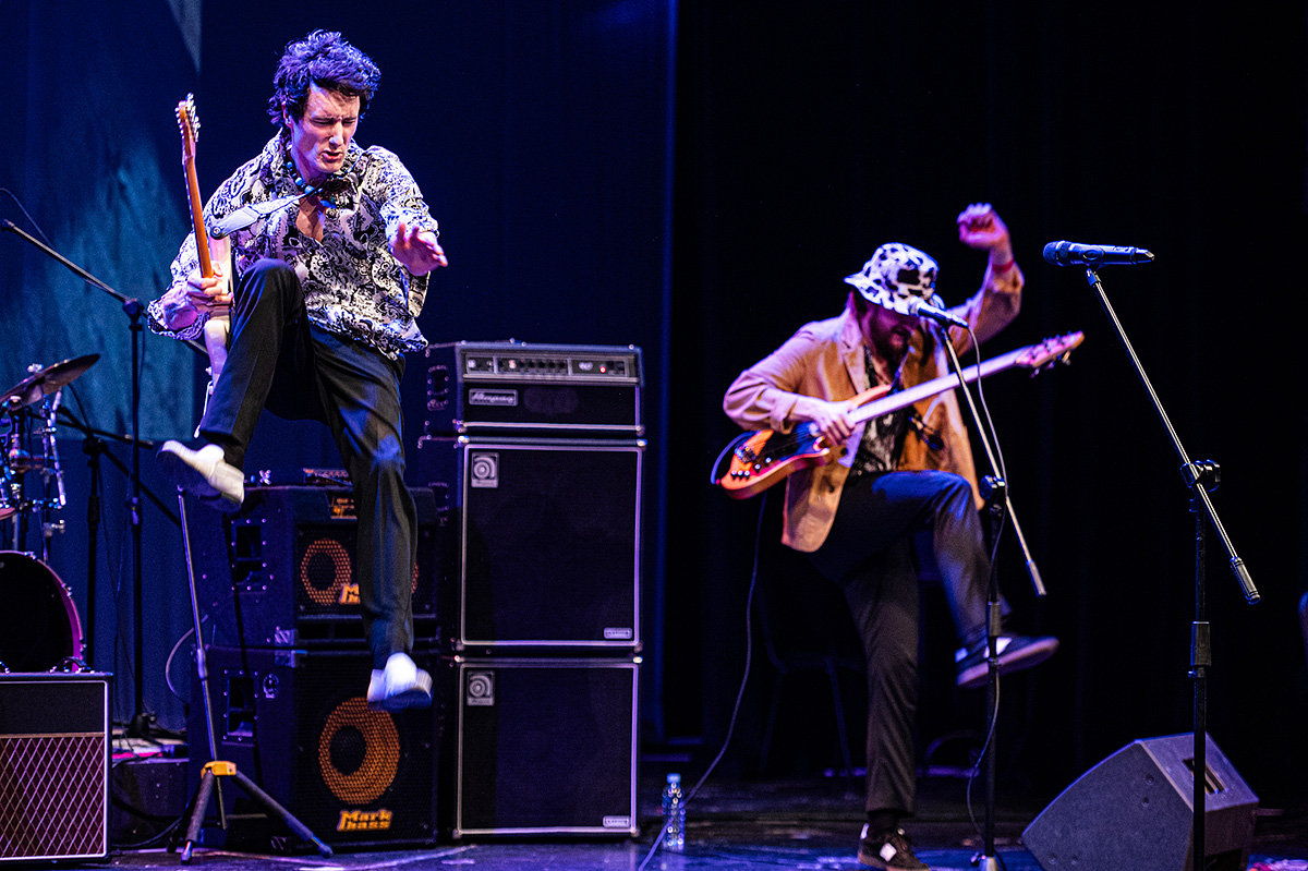 Tommy Tito og bassist Petter Solvik Dahle.