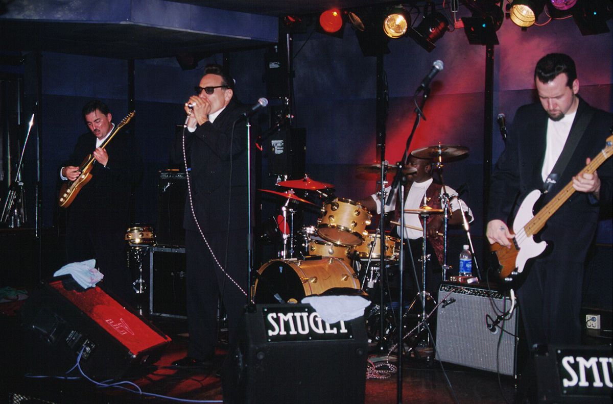 Little Charlie & The Nightcats spiller for Oslo Bluesklubb på Smuget i 1999.
